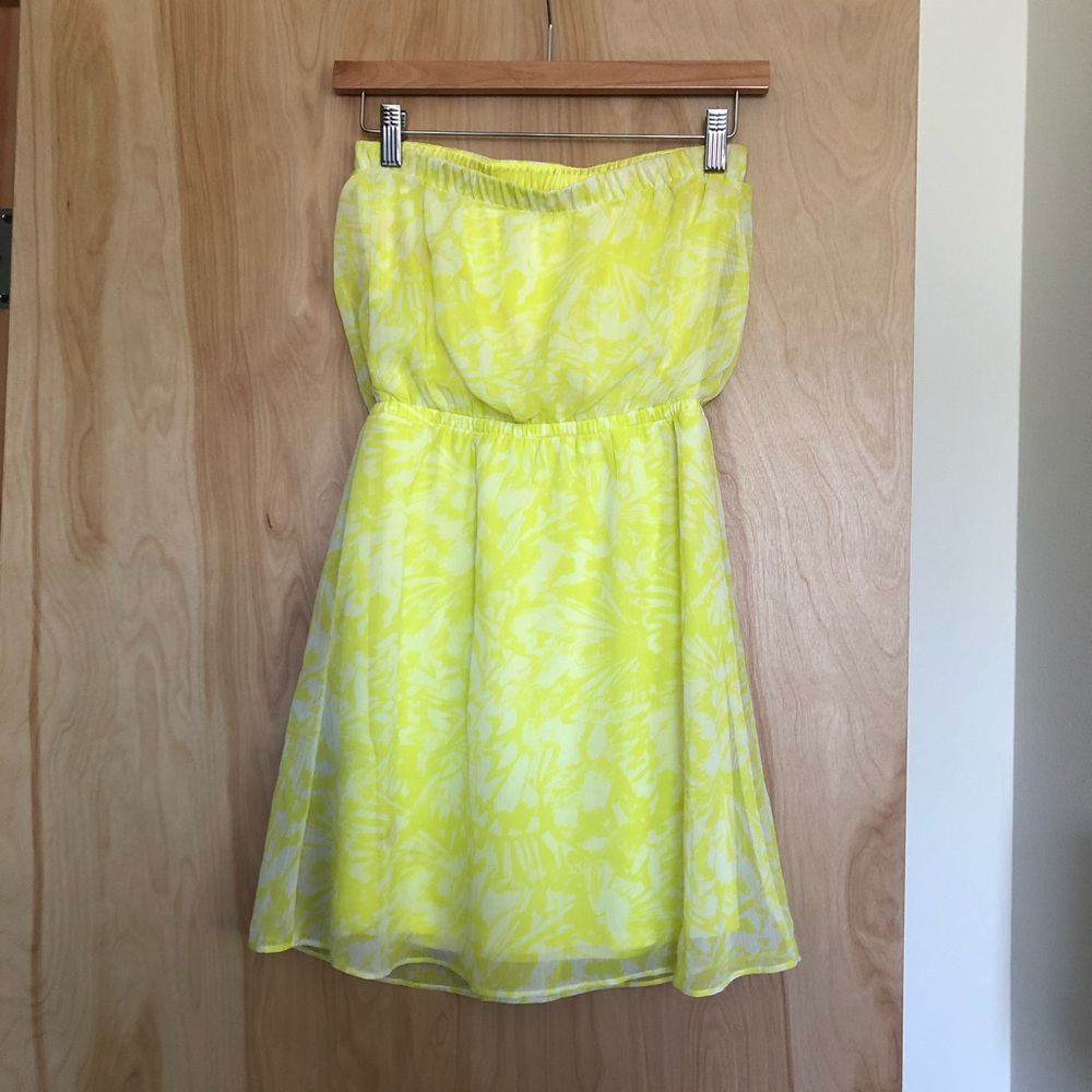 Yellow strapless tube dress